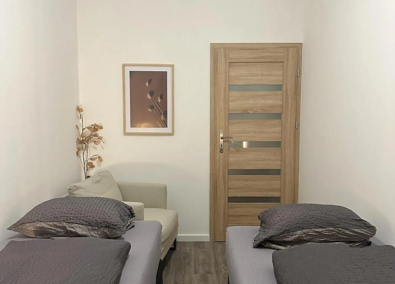 5 Betten Montuerwhonung Mit Waschmaschine Dusseldorf Apartment