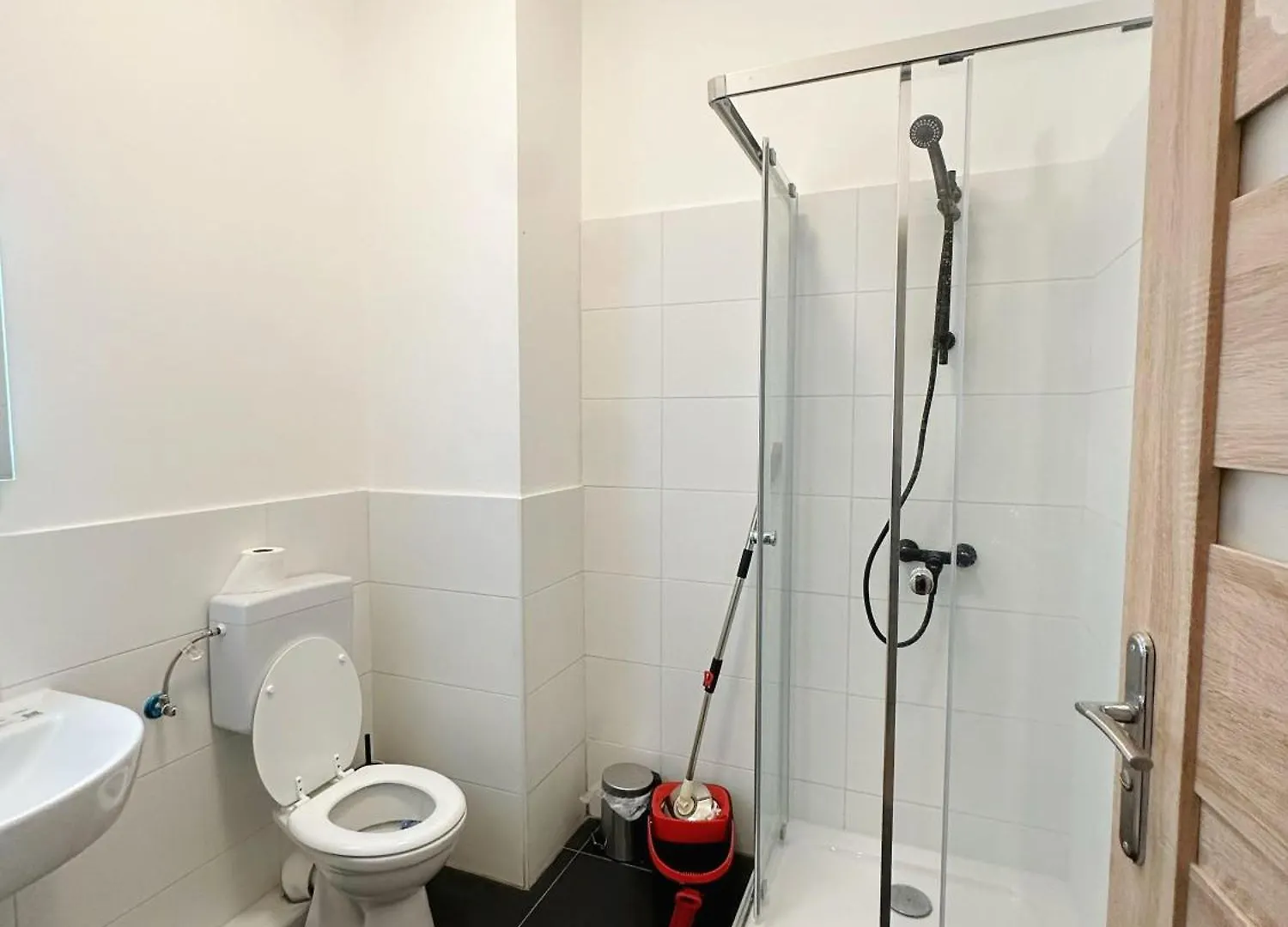 5 Betten Montuerwhonung Mit Waschmaschine Dusseldorf Apartment