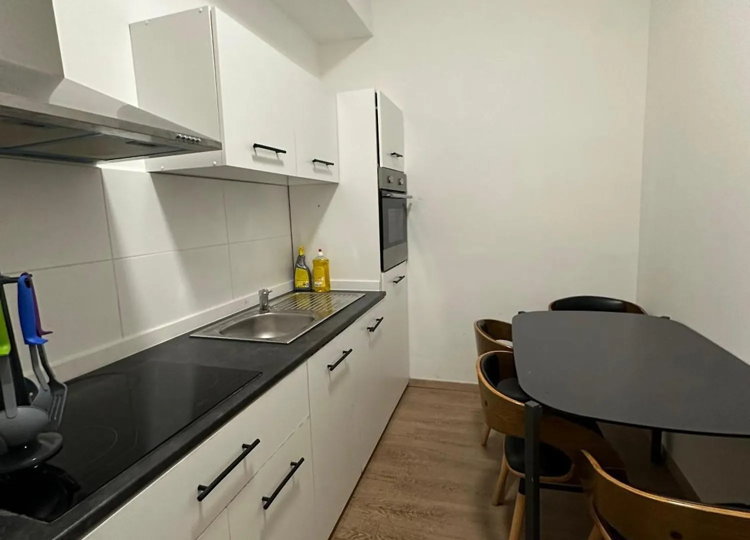 Apartman 5 Betten Montuerwhonung Mit Waschmaschine Düsseldorf